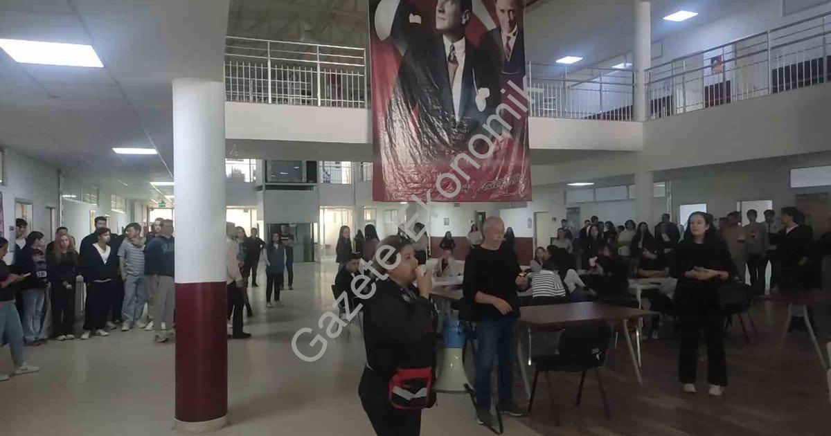 ADÜ’DE DEPREM TATBİKATI