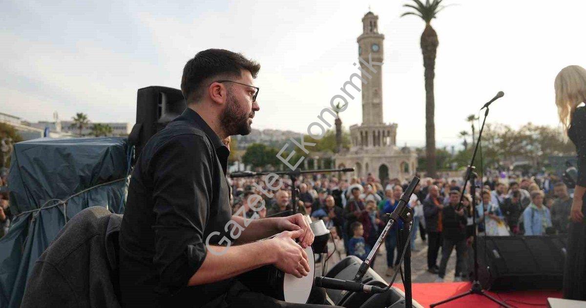 "Ege Üniversitesi’nin Cumhuriyet etkinlikleri İzmir’de ilgi gördü" başlıklı haber için fotorealistik