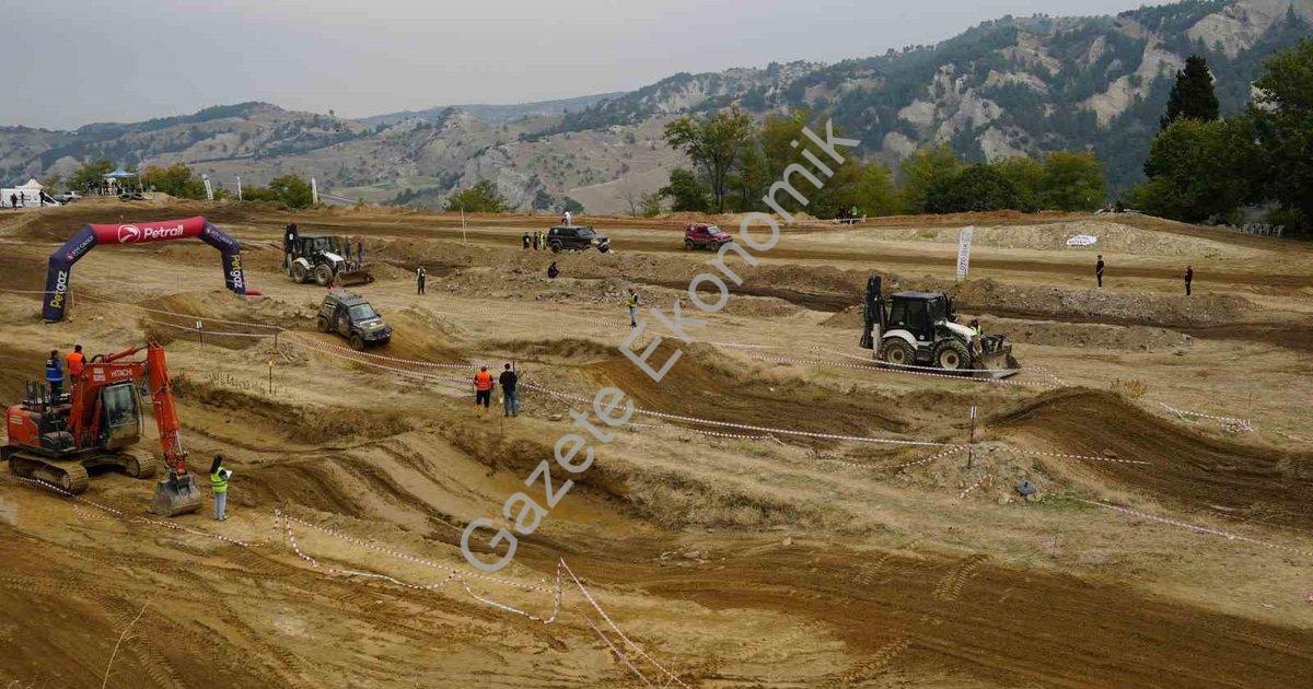 BABADAĞ BELEDİYESİ’NİN DÜZENLEDİĞİ 7. BABAFEST VE EV SAHİPLİĞİ YAPTIĞI OFF-ROAD BÜYÜK BİR HEYECANLA SONA ERDİ. 3 GÜN BOYUNCA DOLU DOLU GEÇTİĞİNİ VE YOĞUN BİR KATILIM OLDUĞUNU İFADE EDEN BABADAĞ BELEDİYE BAŞKANI MURAT KUMRAL,