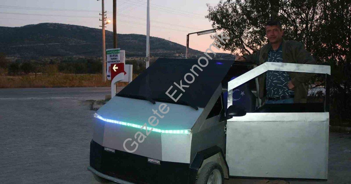 DENİZLİ’DE ELON MUSK’A TAŞ ÇIKARAN MUCİT, TESLA’NIN CYBERTRUCK VİDEOLARINDAN İLHAM ALARAK, BOŞ VAKİTLERİNDE HURDA MALZEMELERİ DEĞERLENDİRİP EVİNDE TEK KİŞİLİK ELEKTRİKLİ BİR PİCK-UP ÜRETTİ.