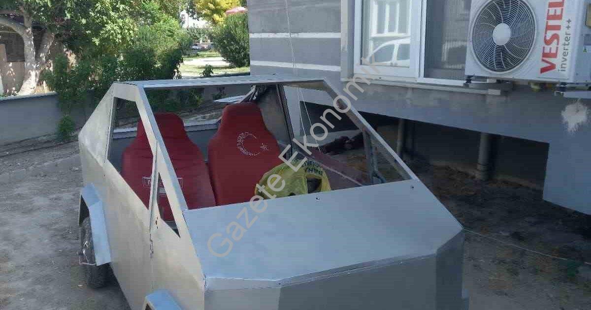 DENİZLİ’DE ELON MUSK’A TAŞ ÇIKARAN MUCİT, TESLA’NIN CYBERTRUCK VİDEOLARINDAN İLHAM ALARAK, BOŞ VAKİTLERİNDE HURDA MALZEMELERİ DEĞERLENDİRİP EVİNDE TEK KİŞİLİK ELEKTRİKLİ BİR PİCK-UP ÜRETTİ.