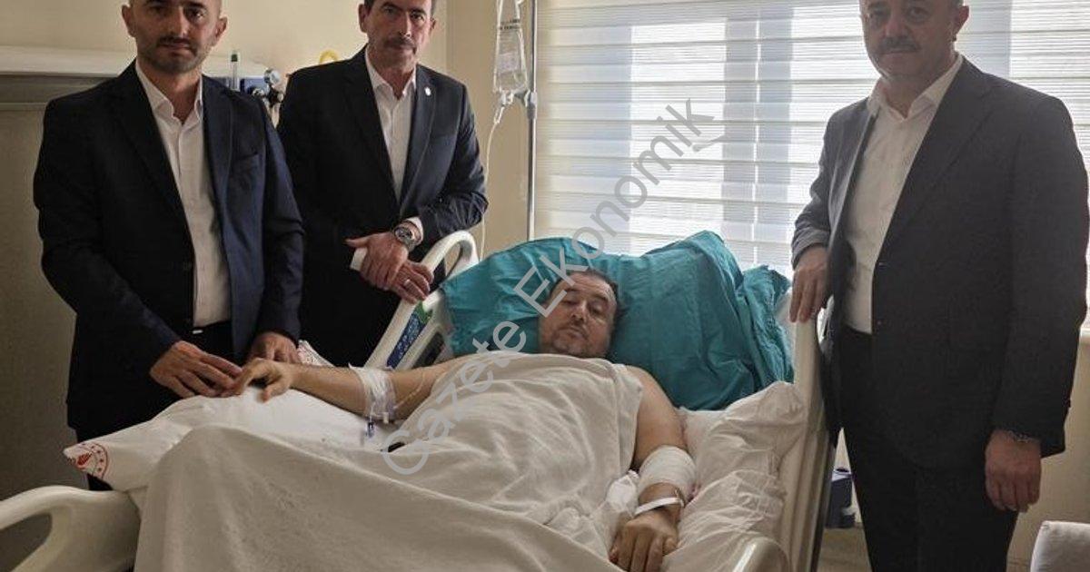 "Denizli’de okul müdürüne silahlı saldırı: Tedavisi sürüyor" başlıklı haber için fotorealistik, prof