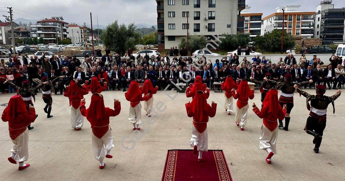 MANİSA'NIN SARIGÖL İLÇESİNDE DEPREME DAYANIKSIZ OLDUĞU GEREKÇESİYLE YIKILIP YENİDEN YAPILAN 3 OKULUN RESMİ AÇILIŞLARI GERÇEKLEŞTİRİLDİ.