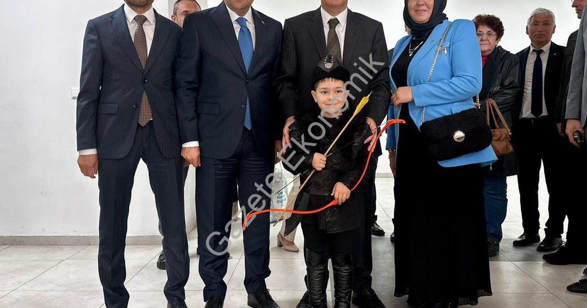 MANİSA'NIN SARIGÖL İLÇESİNDE DEPREME DAYANIKSIZ OLDUĞU GEREKÇESİYLE YIKILIP YENİDEN YAPILAN 3 OKULUN RESMİ AÇILIŞLARI GERÇEKLEŞTİRİLDİ.