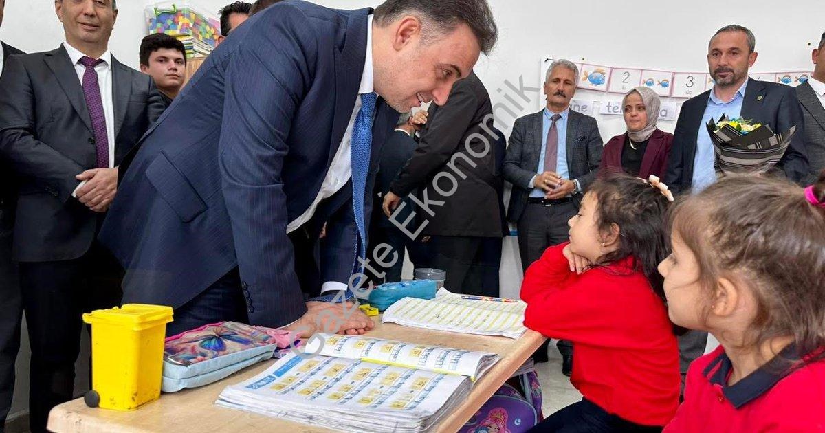 MANİSA'NIN SARIGÖL İLÇESİNDE DEPREME DAYANIKSIZ OLDUĞU GEREKÇESİYLE YIKILIP YENİDEN YAPILAN 3 OKULUN RESMİ AÇILIŞLARI GERÇEKLEŞTİRİLDİ.