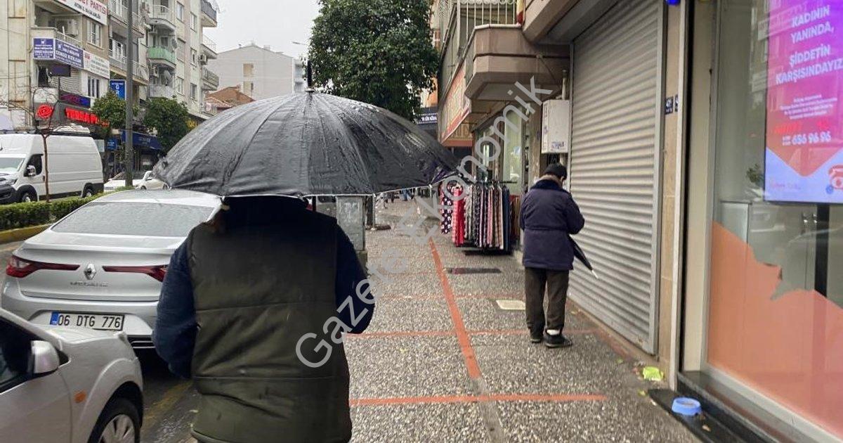 "Aydın’da yarın için kuvvetli sağanak alarmı" başlıklı haber için fotorealistik, profesyonel bir hab