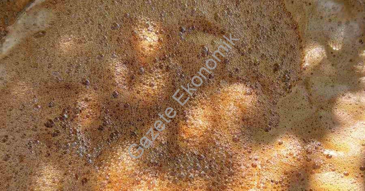 MANİSA’NIN SARIGÖL İLÇESİNDE ASIRLARDIR SÜREGELEN ÜZÜM PEKMEZİ KÖPÜĞÜ GELENEĞİ, YÖRE HALKI TARAFINDAN YAŞATILMAYA DEVAM EDİYOR.