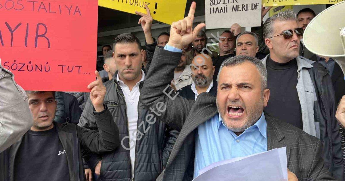 "Bostanlı Pazarı’nda devir iddiası: Esnaftan Karşıyaka’da protesto" başlıklı haber için fotorealisti