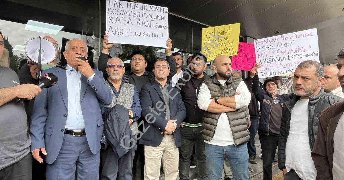 KARŞIYAKA’NIN SİMGESİ HALİNE GELEN BOSTANLI PAZARI’NIN HAFTADA İKİ GÜNE ÇIKARILMASI VE ALANIN BİR ŞİRKETE DEVREDİLMESİ PLANI, PAZARCI ESNAFININ TEPKİSİNE NEDEN OLDU. KARŞIYAKA BELEDİYESİ ÖNÜNDE TOPLANAN ESNAF, BAŞKANI PROTESTO ETTİ.