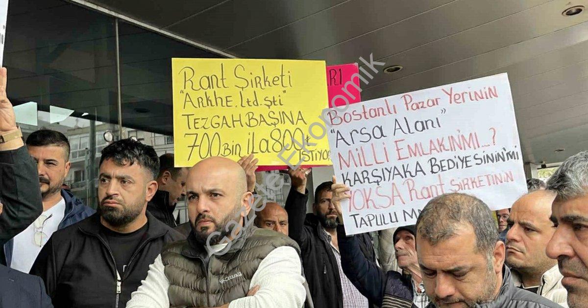 KARŞIYAKA’NIN SİMGESİ HALİNE GELEN BOSTANLI PAZARI’NIN HAFTADA İKİ GÜNE ÇIKARILMASI VE ALANIN BİR ŞİRKETE DEVREDİLMESİ PLANI, PAZARCI ESNAFININ TEPKİSİNE NEDEN OLDU. KARŞIYAKA BELEDİYESİ ÖNÜNDE TOPLANAN ESNAF, BAŞKANI PROTESTO ETTİ.