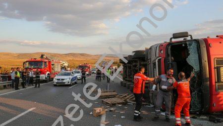 Afyonkarahisar’da devrilen tır kazasında sürücü yaralandı