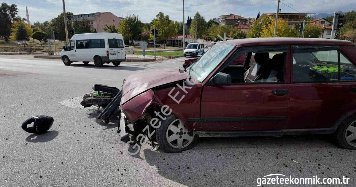 GEDİZ'DE KIRMIZI IŞIK İHLALİ YARALANMAYA NEDEN OLDU