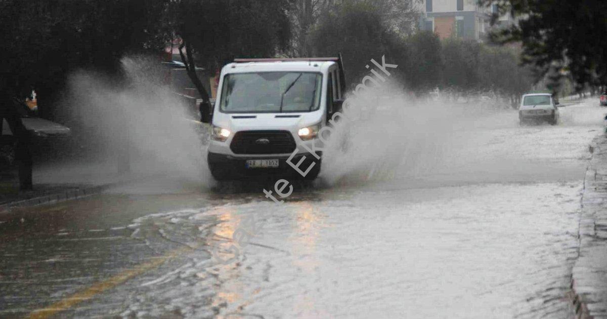 "Muğla’da 4 gün sürecek yağış uyarısı: Sıcaklıklar normal" başlıklı haber için fotorealistik, profes