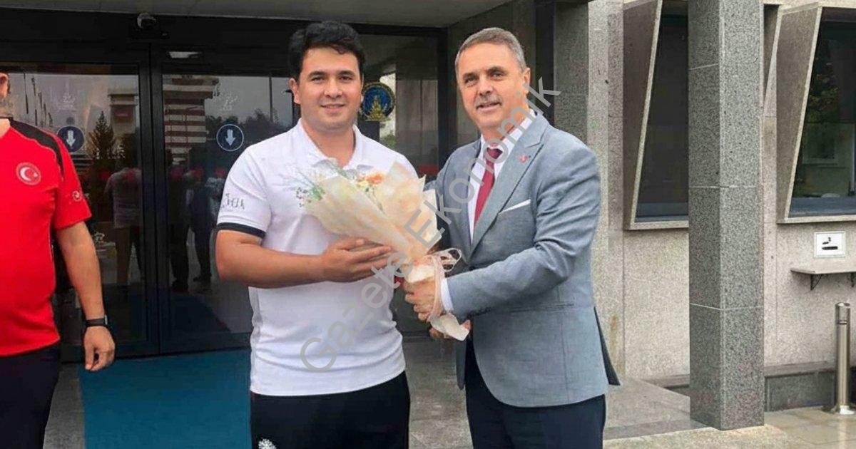 MUĞLALI DÜNYA ŞAMPİYONU HANEY HAVALİMANINDA ÇİÇEKLERLE KARŞILANDI