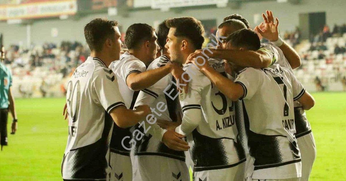 TFF 3. LİG 4. GRUP’TA İLK 6 HAFTAYI DÜŞME HATTINDA GEÇİREN ALTAY, 7. HAFTADA OYNADIĞI TİRE 2021 FK MAÇIYLA BİRLİKTE İLK KEZ TEHLİKELİ BÖLGENİN DIŞINA ÇIKMAYI BAŞARDI.