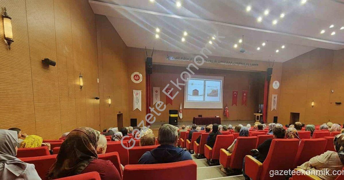 "Aydın’da umre yolcularına kapsamlı hazırlık semineri" başlıklı haber için fotorealistik, profesyone