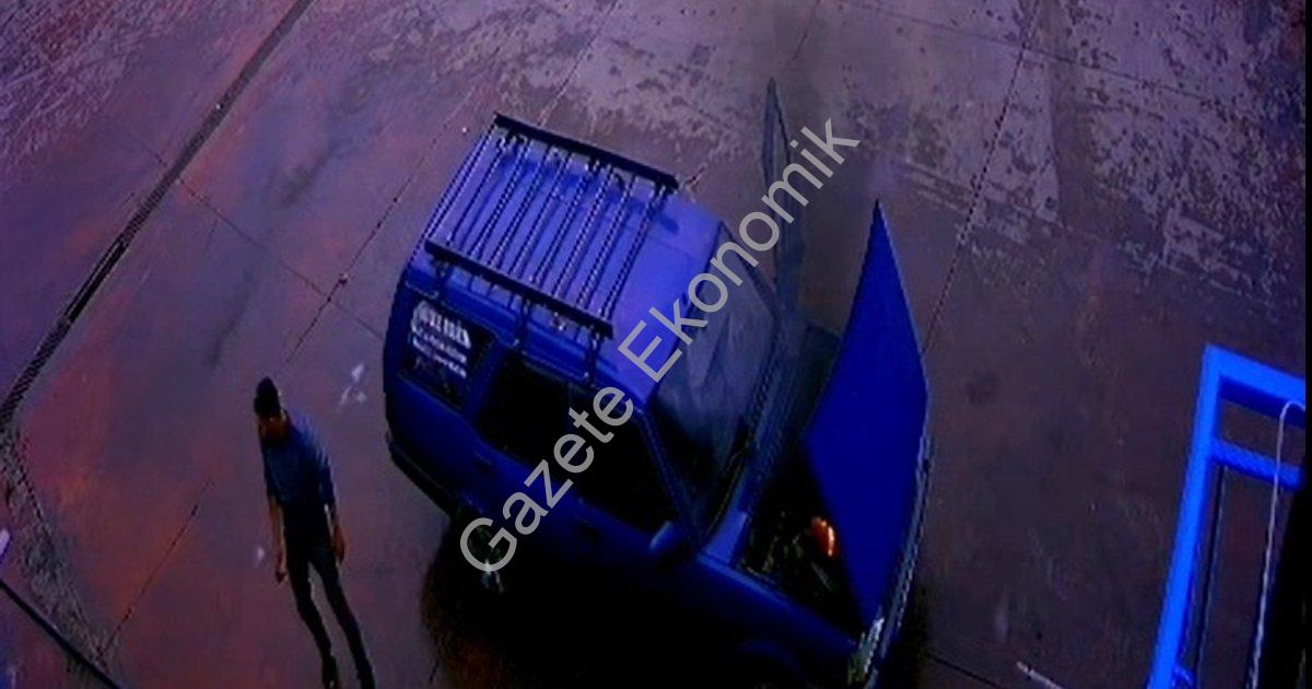 "Manisa Alaşehir’de alev alan araçtan aile saniyelerle çıktı" başlıklı haber için fotorealistik, pro