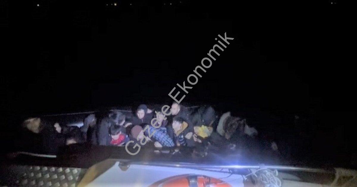 MOTOR ARIZASI NEDENİYLE DENİZDE SÜRÜKLENEN BOTTAKİ 29 GÖÇMEN KURTARILDI.