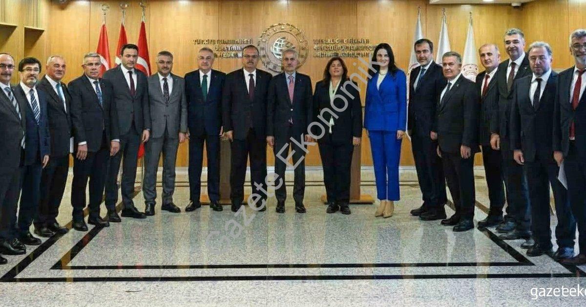 "Aydın’da AY-BAN başlıyor: Yeni banliyö hattına onay" başlıklı haber için fotorealistik, profesyonel