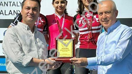 Bisikletin altın kızı Buse Ertekin sezonu namağlup kapattı