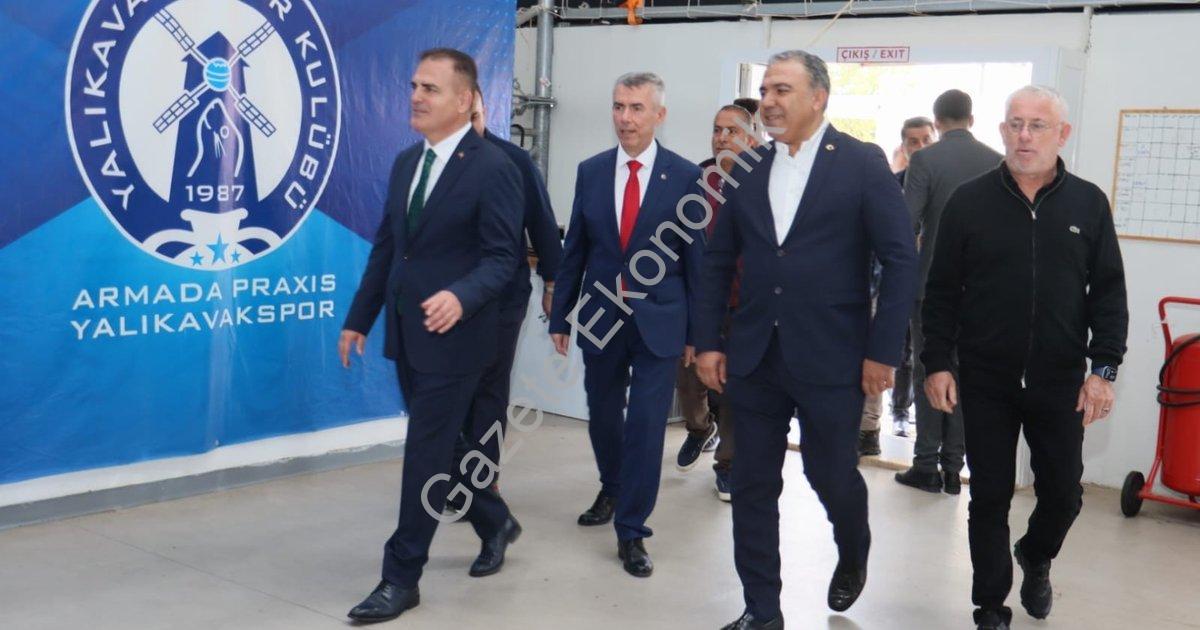 VALİ AKBIYIK’TAN YALIKAVAKSPOR’A MORAL ZİYARET