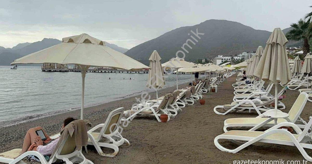 "Marmaris’te yağmur altında deniz keyfi ve oltayla bereket" başlıklı haber için fotorealistik, profe