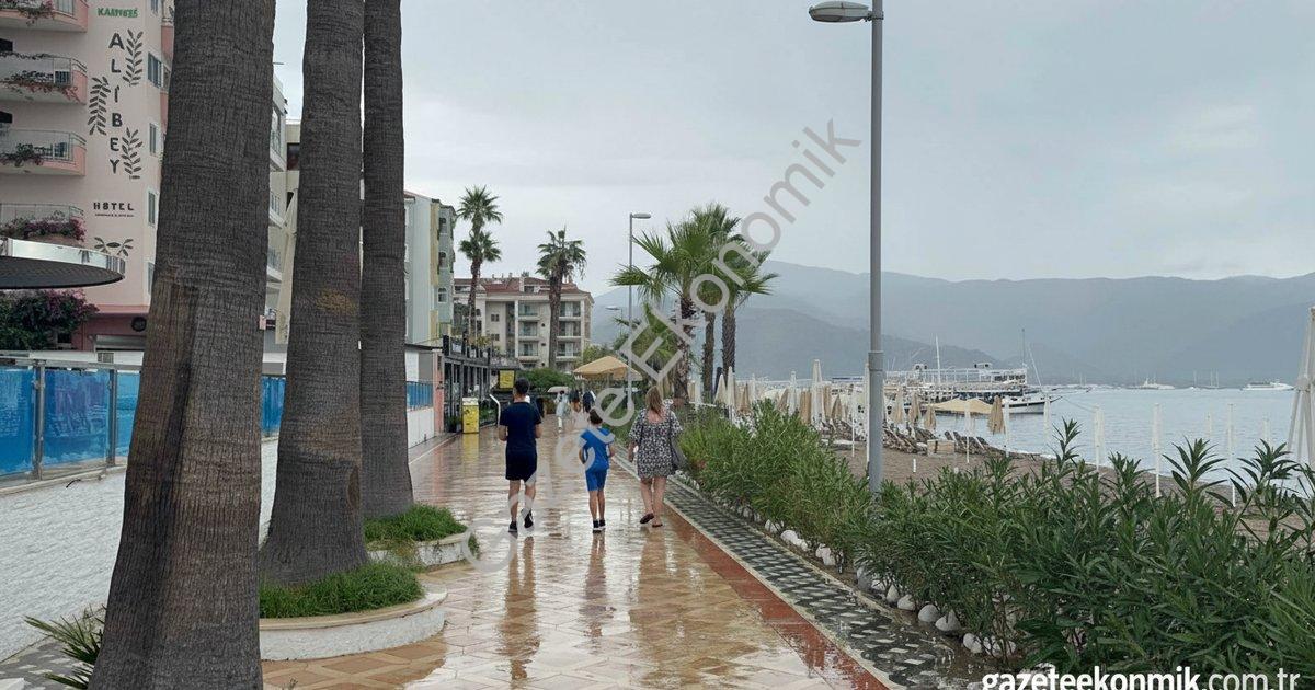 MARMARİS’TE YAĞMUR VE DENİZ KEYFİ BİR ARADA