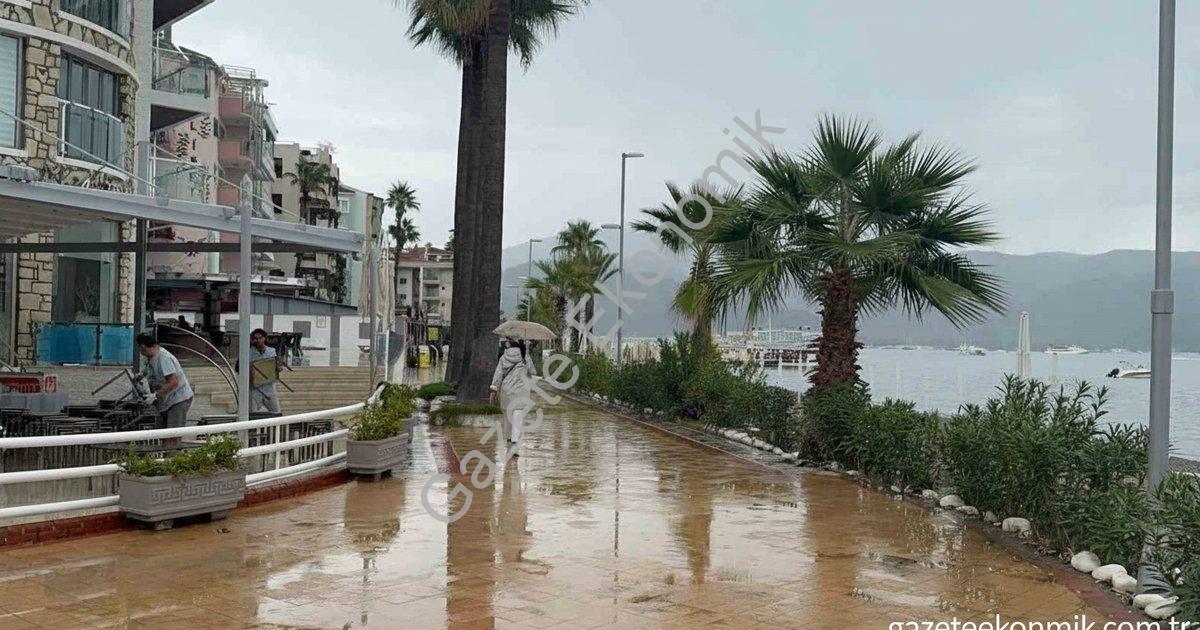 MARMARİS’TE YAĞMUR VE DENİZ KEYFİ BİR ARADA