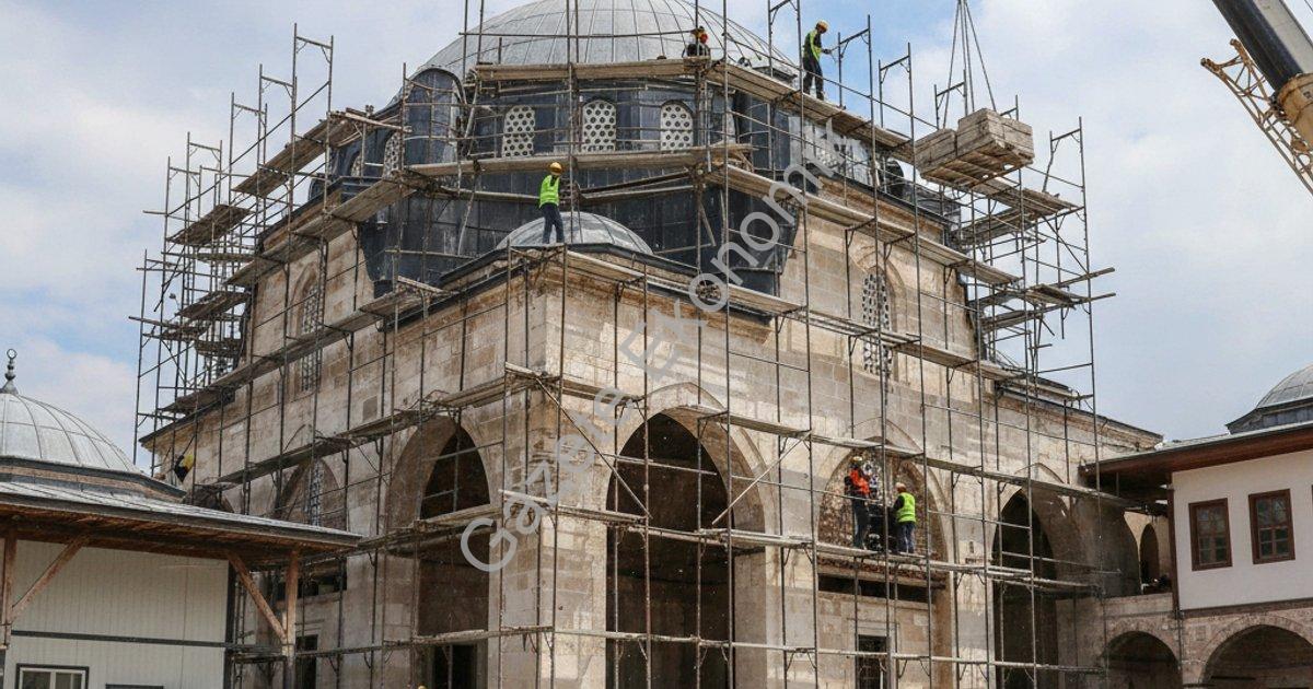 "Yakup Çelebi İmaret Külliyesi’nde restorasyon hız kazandı" başlıklı haber için fotorealistik, profe