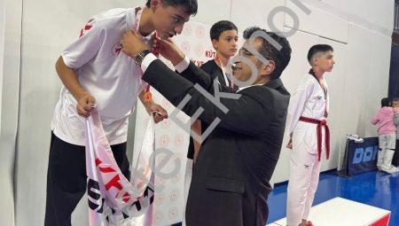 Kütahya’da Cumhuriyet Kupası’nda Yıldızlar Taekwondo Şöleni