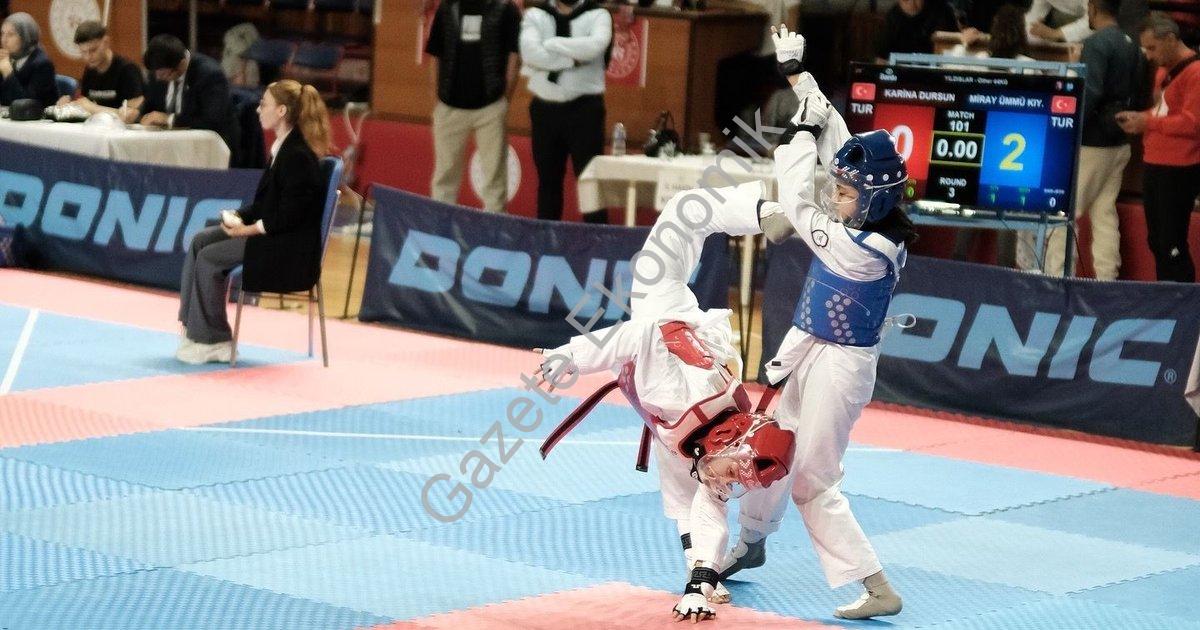 KÜTAHYA, CUMHURİYET'İN 102. YILI ETKİNLİKLERİ KAPSAMINDA DÜZENLENEN, CUMHURİYET KUPASI YILDIZLAR TAEKWONDO MÜSABAKALARI, KÜTAHYA’DA BÜYÜK BİR COŞKUYLA GERÇEKLEŞTİRİLDİ.