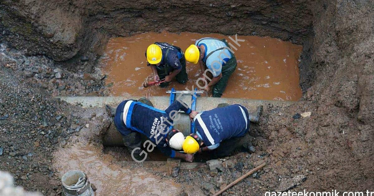 "MUSKİ, Fethiye’deki isale hattı arızasını 16 saatte çözdü" başlıklı haber için fotorealistik, profe
