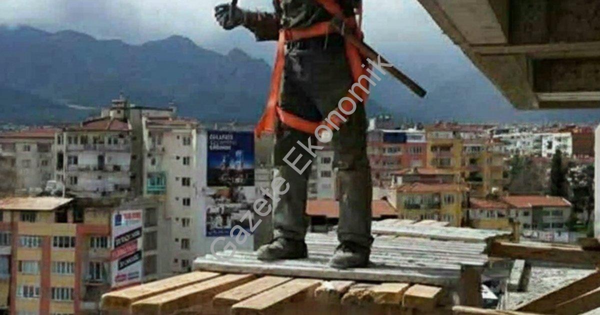 "Denizli’de 4. kattan düşen inşaat işçisi yaşamını yitirdi" başlıklı haber için fotorealistik, profe