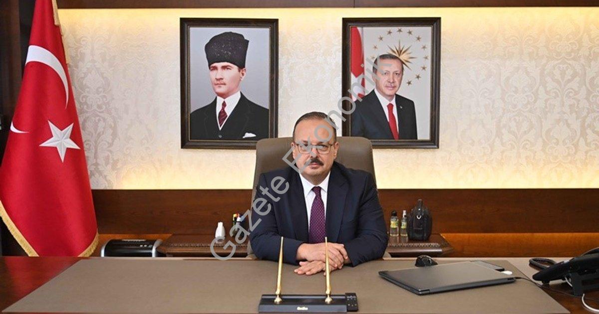 "Aydın Valisi Canbolat: Öğretmenler Toplumun Gönül İşçileridir" başlıklı haber için fotorealistik, p