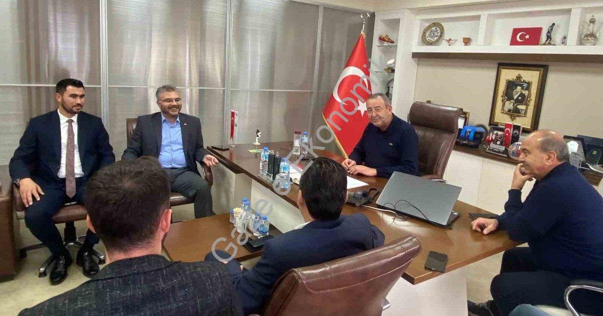 "KUTO ve Vekil Özmen Zirvesi: Kuşadası Turizminin Sorunları Masada" başlıklı haber için fotorealisti