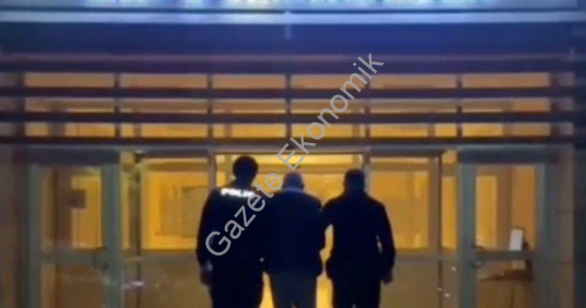 "İzmir Buca'da Suç Makinesi Yakalandı: 34 Yıl Hapis Cezası Vardı" başlıklı haber için fotorealistik,