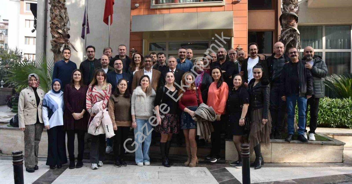 "Manisa TSO'dan Eğitime Tam Destek: Öğretmenlere Özel Program" başlıklı haber için fotorealistik, pr