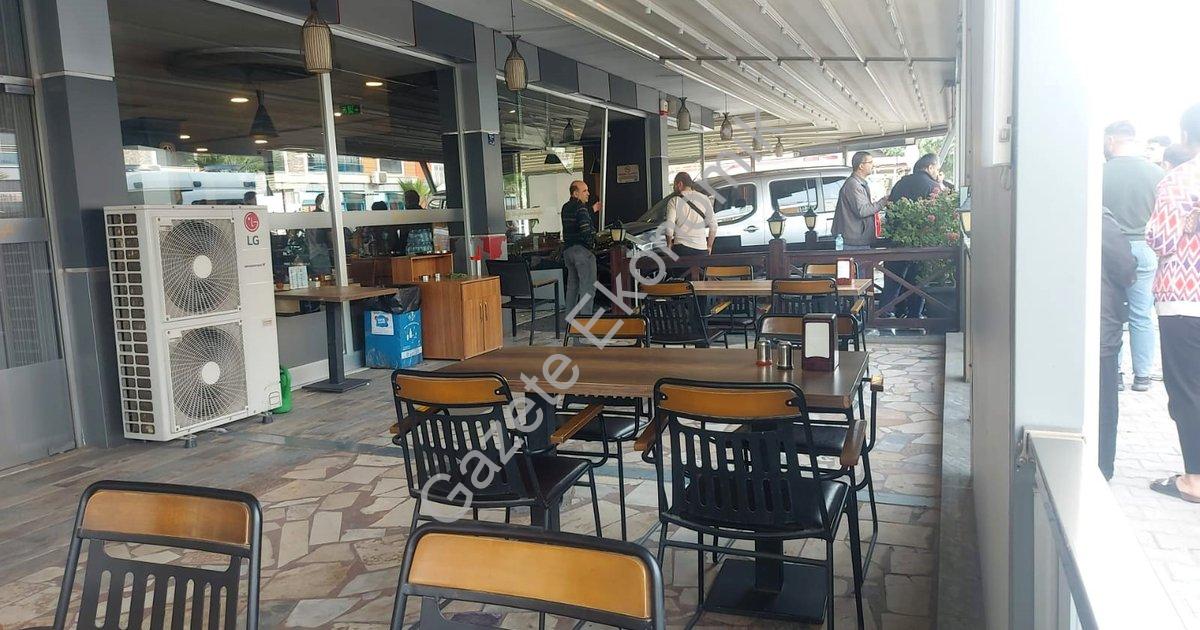 "Aydın'da Dehşet: 15 Yaşındaki Sürücü Dükkana Girdi!" başlıklı haber için fotorealistik, profesyonel