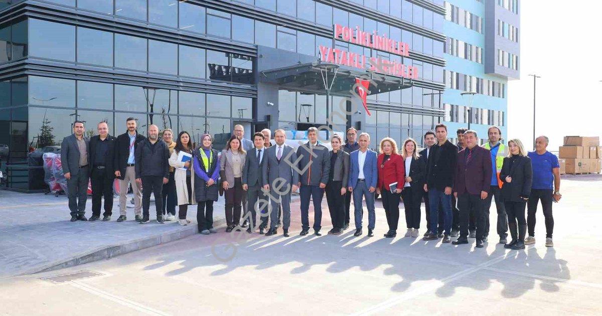 "Aydın Şehir Hastanesi Açılışa Gün Sayıyor: Dev Sağlık Yatırımı" başlıklı haber için fotorealistik,