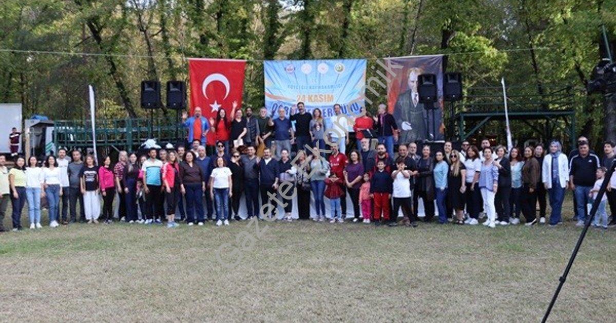 "Köyceğiz'de Öğretmenler Günü Coşkusu: Yarışmalar ve Müzik Dolu Anlar" başlıklı haber için fotoreali