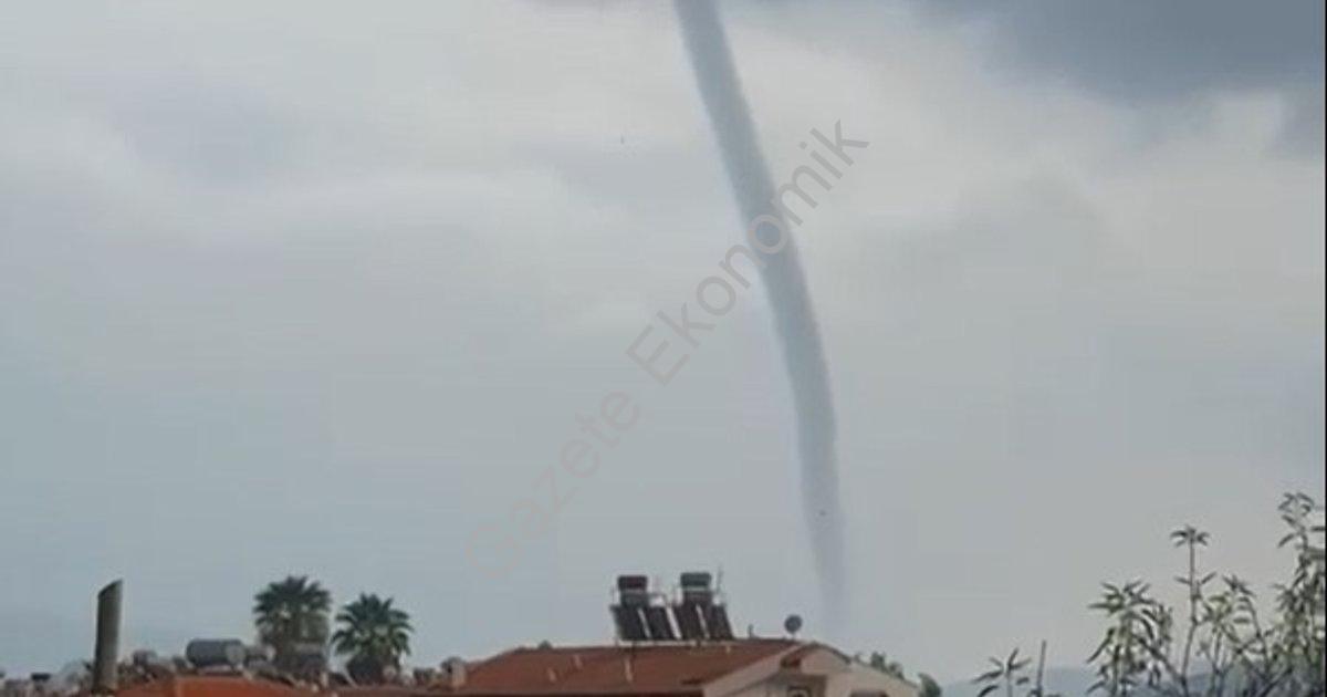 "Marmaris'te Kıyıları Tehdit Eden Hortum Kamerada! Bozburun'da Panik" başlıklı haber için fotorealis