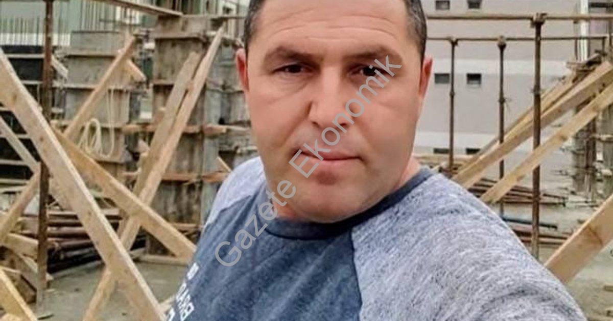 "İzmir'de İnşaat Faciası: 49 Yaşındaki İşçi Hayatını Kaybetti" başlıklı haber için fotorealistik, pr