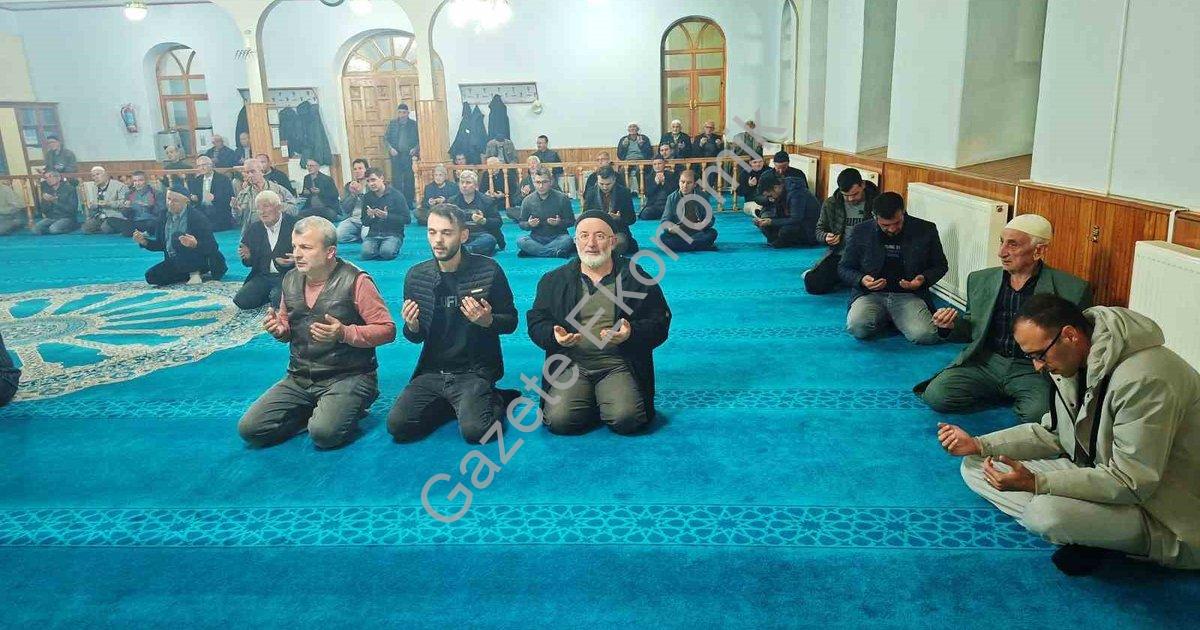 "Hisarcık'ta Eğitim Neferlerine Vefa: Mevlit Programı Düzenlendi" başlıklı haber için fotorealistik,