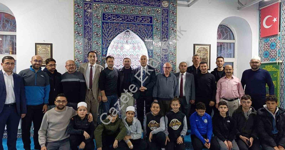 "Emirdağ'da Öğretmenler İçin Anlamlı Sabah Programı" başlıklı haber için fotorealistik, profesyonel