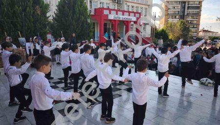 Nazilli’de Öğretmenler Günü Zeybekle Şenlendi