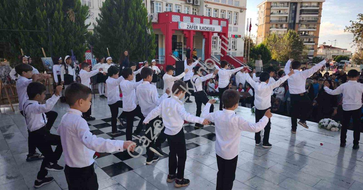 "Nazilli'de Öğretmenler Günü Zeybekle Şenlendi" başlıklı haber için fotorealistik, profesyonel bir h