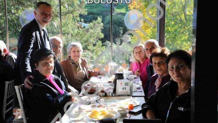 Eğitimci Başkan Emekli Öğretmenlerle Buluştu