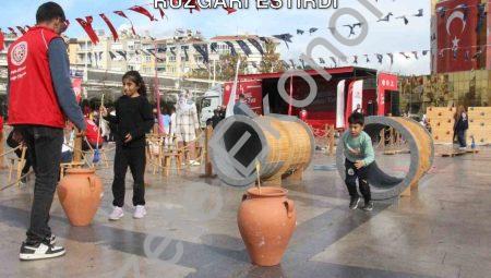 Geleneksel Oyun Tırı Aydın’da Eğlence Rüzgarı Estirdi