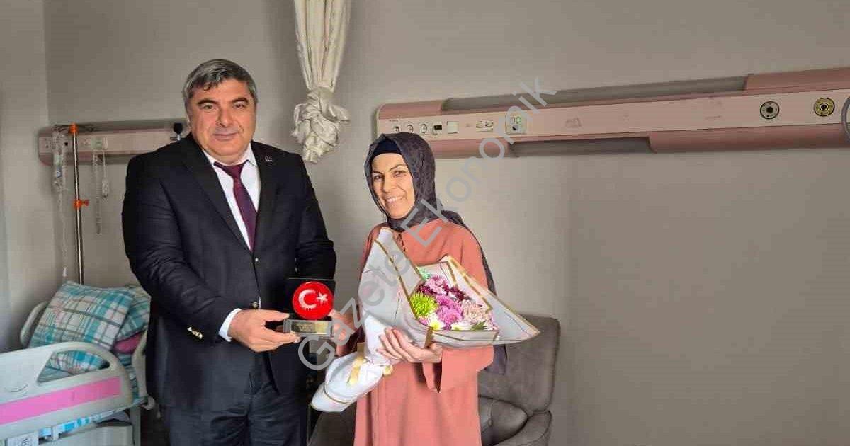"Afyon’da Öğretmenler Günü’nü Hastanede Geçiren Öğretmene Duygusal Ziyaret" başlıklı haber için foto