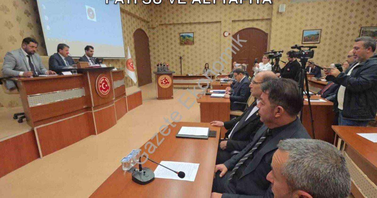 "Kütahya'nın 2026 Vizyonu: Bütçede Aslan Payı Su ve Altyapıya" başlıklı haber için fotorealistik, pr